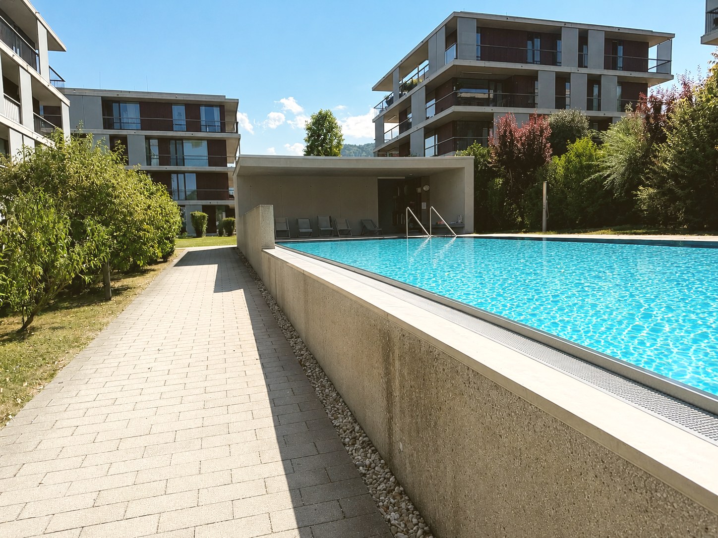 Gemeinschaftspool der Wohnanlage